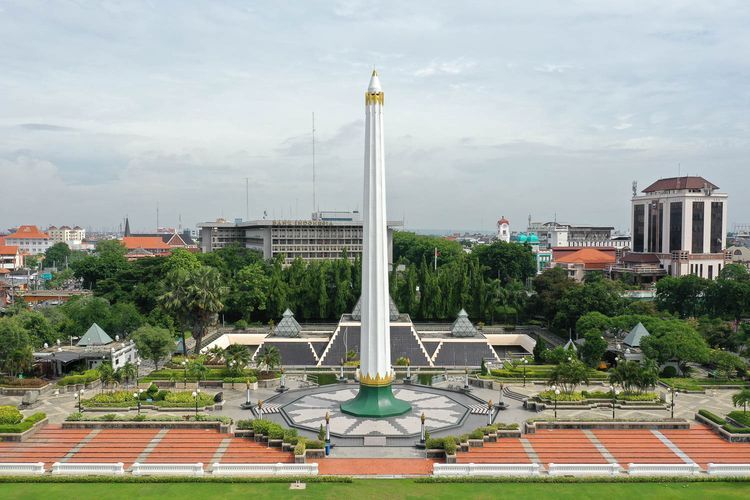 Itinerary Seharian di Tugu Pahlawan, Hunting Foto hingga Thrifting