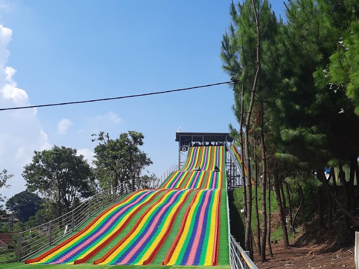 5 Fakta Rainbow Slide Lembang, Perosotan Raksasa Pertama di Bandung