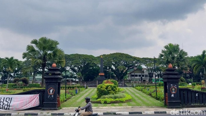 Alun-Alun Kota Malang: Daya Tarik, Lokasi dan Harga Tiket