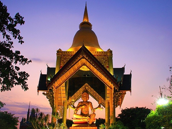 Berwisata Sambil Belajar di Patung Buddha Empat Wajah yang Ada di Surabaya