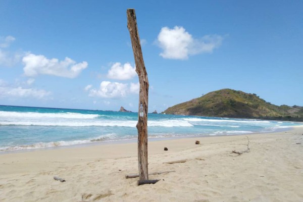 10 Potret Pantai Mekaki Lombok Barat yang Super Eksotis, Memesona!