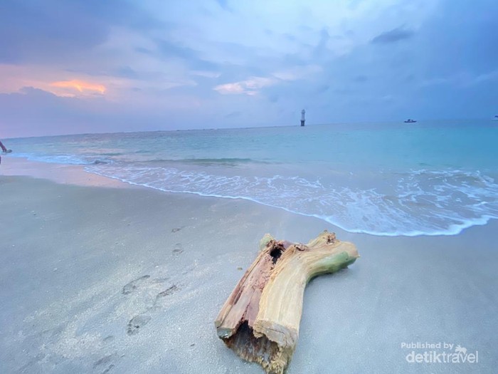 Wisata Pantai Senggigi: Lokasi, Daya Tarik, Biaya, hingga Rute