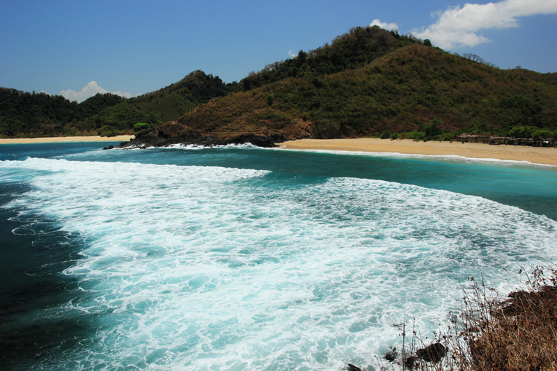 Pantai Mawi, Tersembunyi Namun Banyak Dikunjungi Peselancar Mancanegara