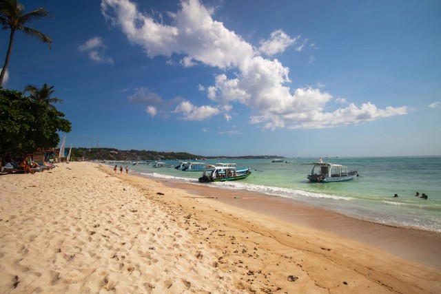 Pantai Lancing, Surga Tersembunyi di Lombok Tengah