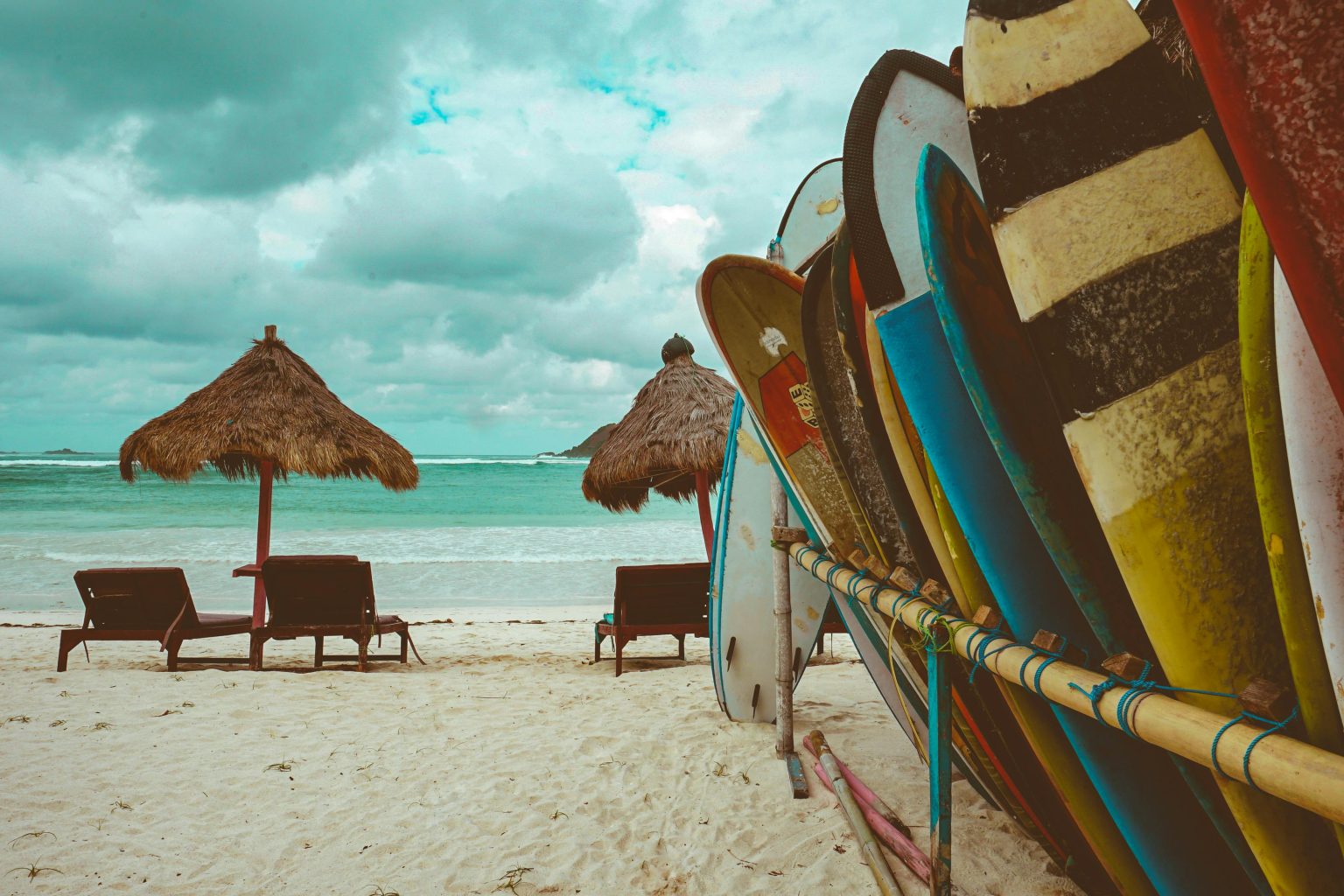 Gerupuk Beach Lombok Tawarkan Sensasi Surfing