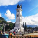 Pengalaman Naik ke Atas Puncak Jam Gadang, Ada Apa di Dalamnya?