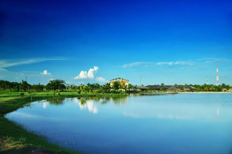 Jungkat Beach Destinasi Unik di Pontianak dengan Pesona Muara Sungai Kapuas