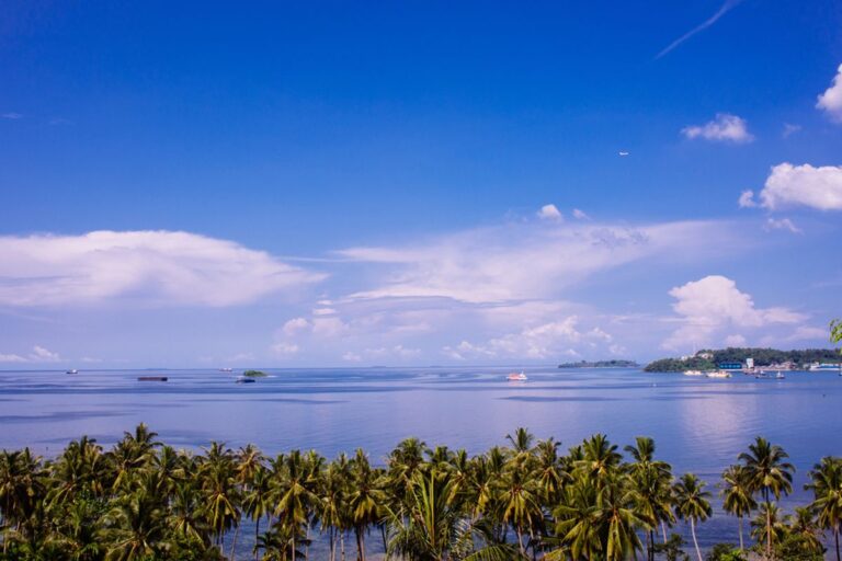 Pantai Nirwana Padang: Daya Tarik, Harga Tiket, Aktivitas, dan Rute