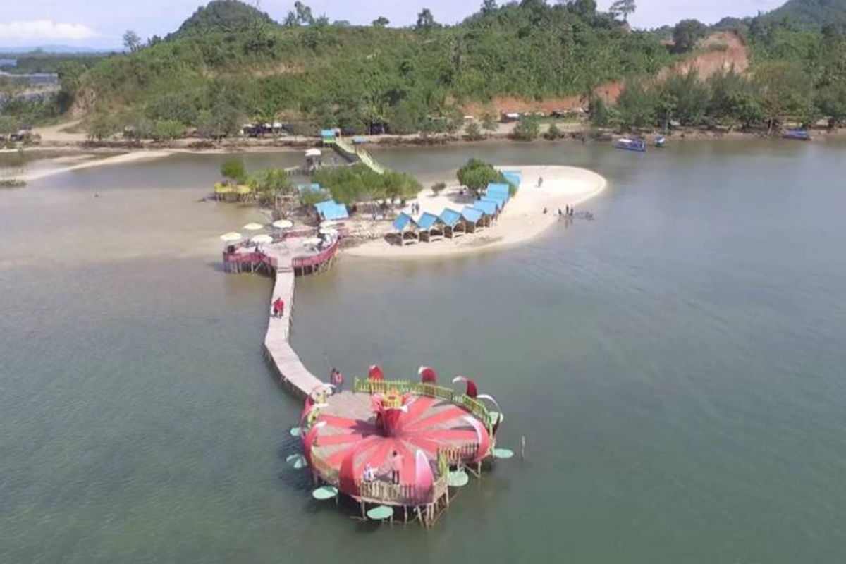 Pantai Dewi Mandapa di Lampung: Daya Tarik, Harga Tiket, dan Jam Buka