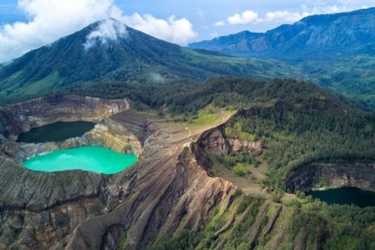 Wisata Pulau Flores, Bisa Mendaki Gunung-gunung Api yang Menakjubkan